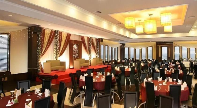Orchardz Hotel Gajah Mada Понтіанак Екстер'єр фото