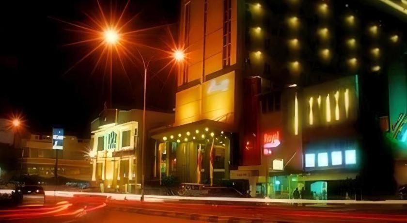 Orchardz Hotel Gajah Mada Понтіанак Екстер'єр фото