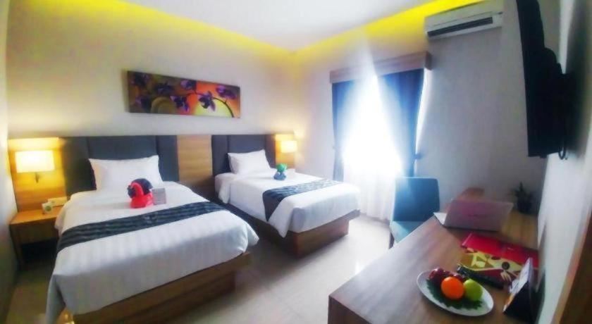 Orchardz Hotel Gajah Mada Понтіанак Екстер'єр фото