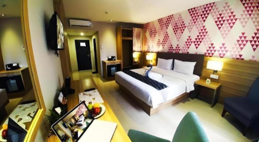 Orchardz Hotel Gajah Mada Понтіанак Екстер'єр фото