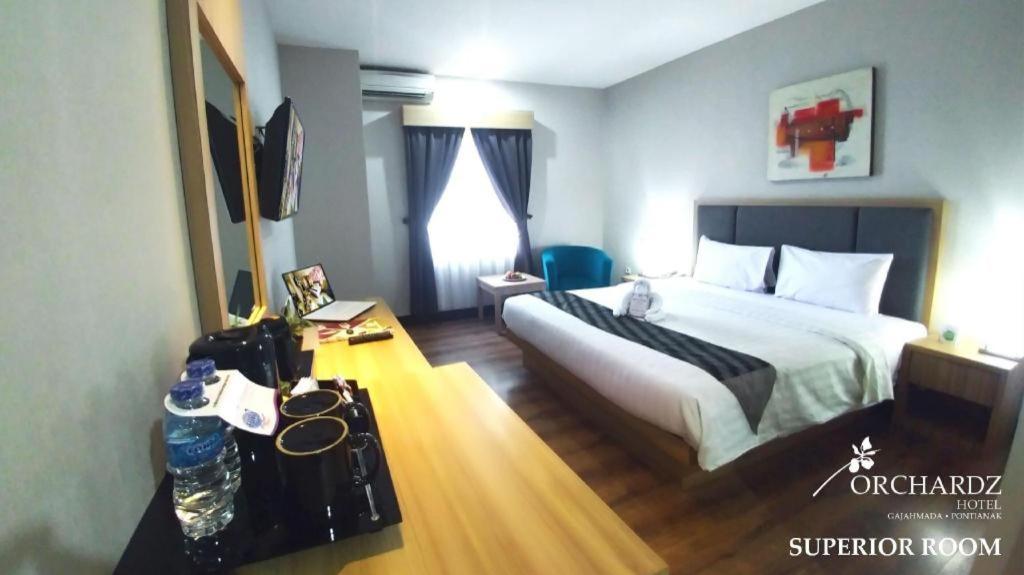 Orchardz Hotel Gajah Mada Понтіанак Екстер'єр фото