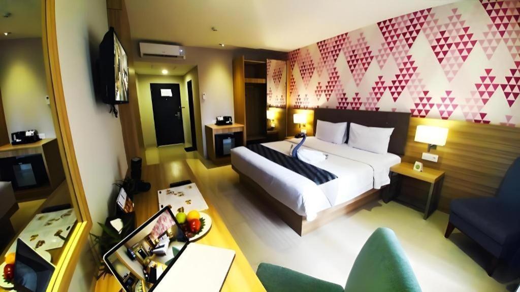 Orchardz Hotel Gajah Mada Понтіанак Екстер'єр фото