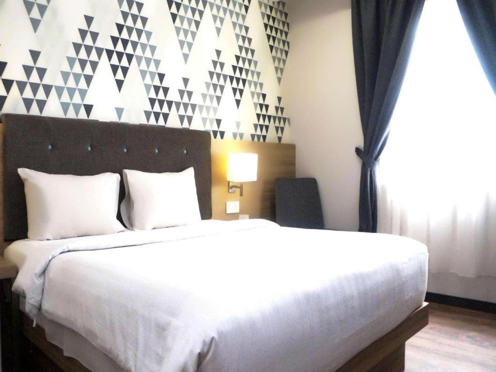 Orchardz Hotel Gajah Mada Понтіанак Екстер'єр фото