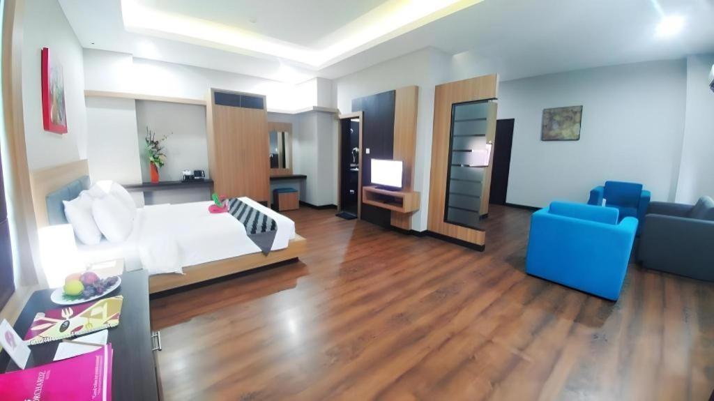 Orchardz Hotel Gajah Mada Понтіанак Екстер'єр фото